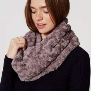 LOFT Rosette Faux Fur Popover Scarf Coal Gray Tau